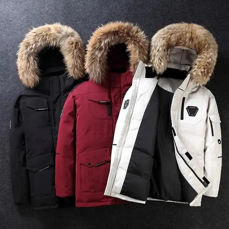 Parka doudoune homme capuche fourrée disponible en noir, rouge et blanc, idéale pour l'hiver.