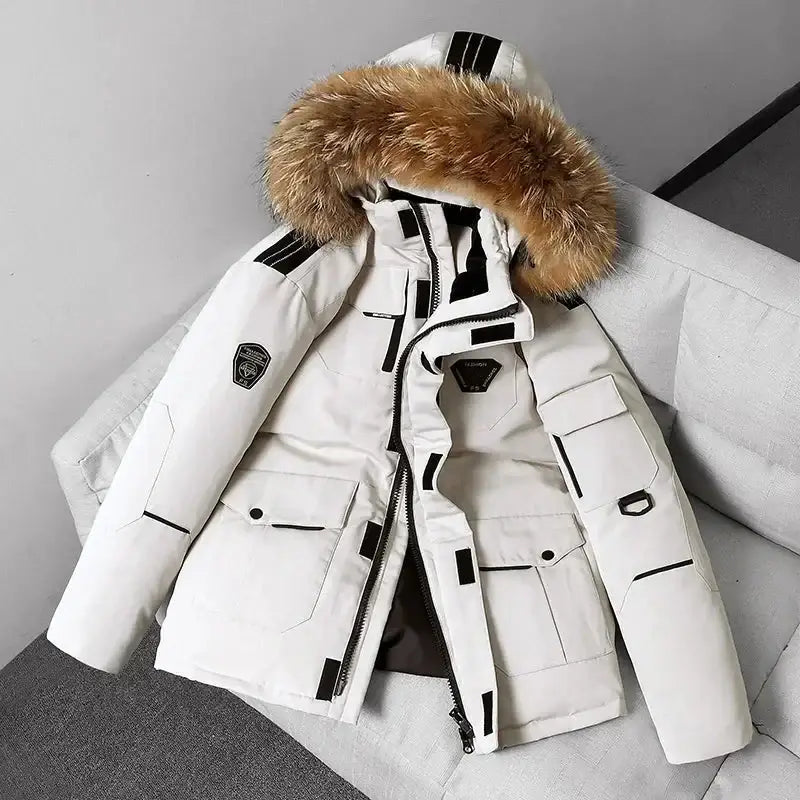 Doudoune et parka homme blanche avec doublure matelassée et capuche en fourrure