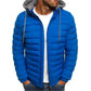 Doudoune parkas homme bleue avec capuche grise et t-shirt blanc pour homme