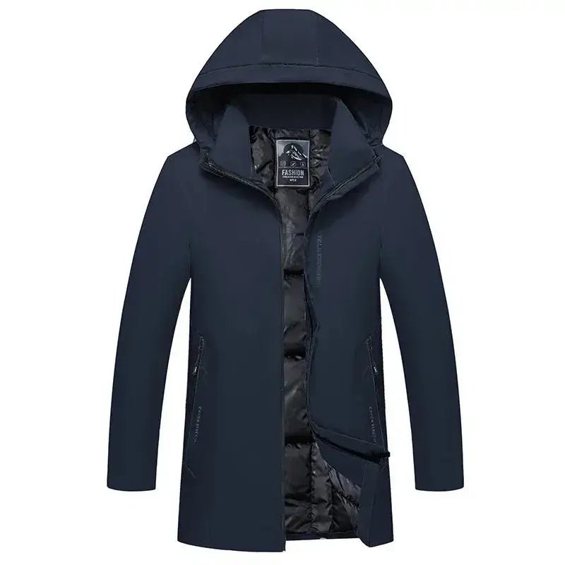 Parka longue homme coupe slim noire avec capuche, design minimaliste et coupe ajustée.