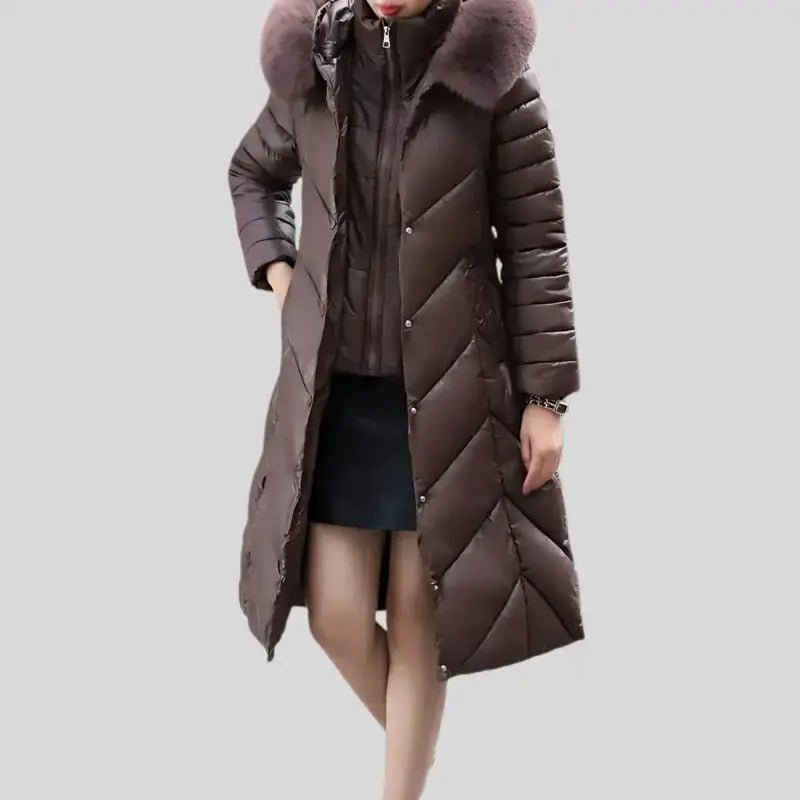 Manteau Parka Femme Cintré en marron avec col en fourrure, élégant et chaud.