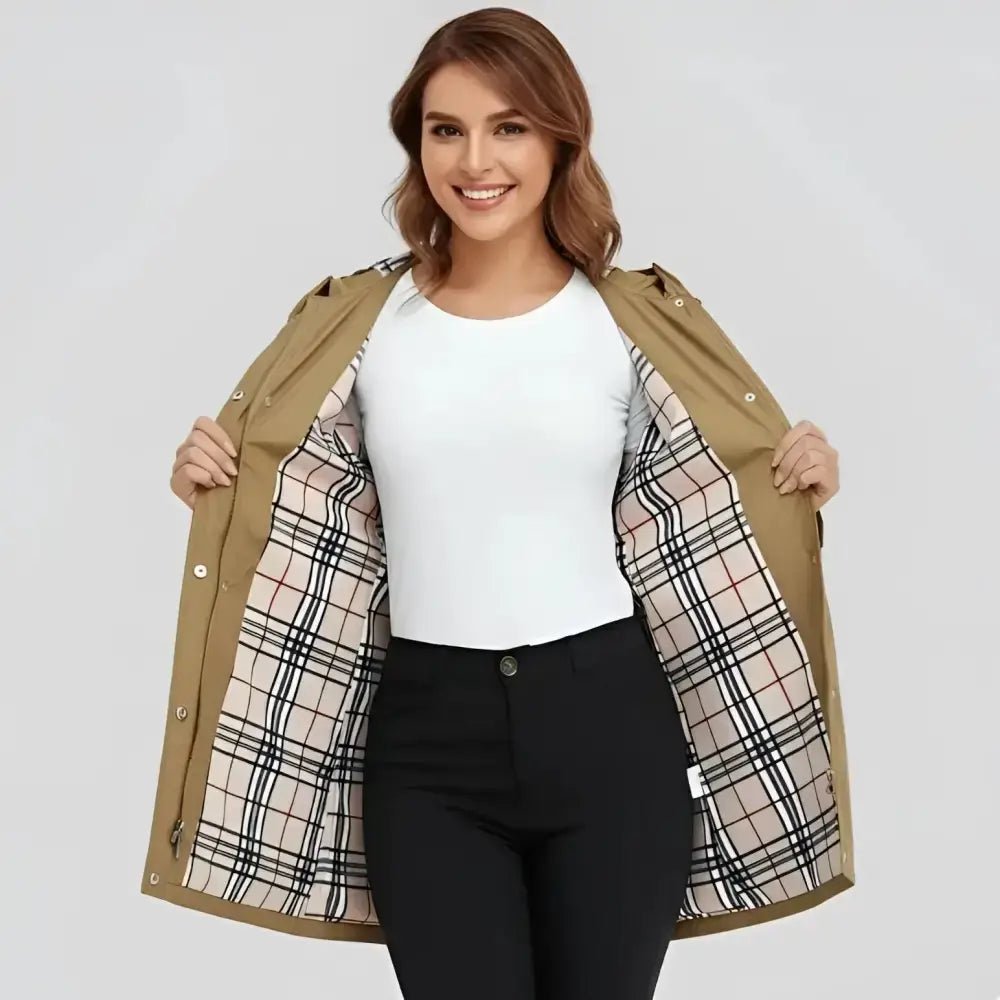 Parka Femme Doublure Tartan à Capuche ouverte, montrant sa doublure tartan élégante.