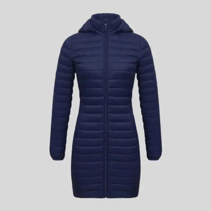 Parka femme longue matelassée beige à capuche – La Douce en coloris bleu marine, modèle élégant et chaud.