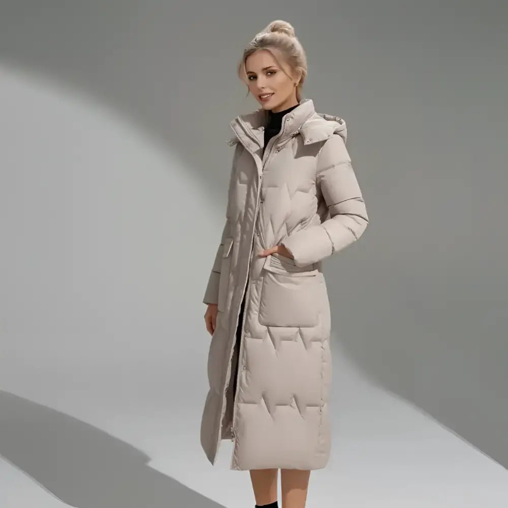 Parka femme matelassée hiver longue avec capuche, modèle élégant en polyester beige.