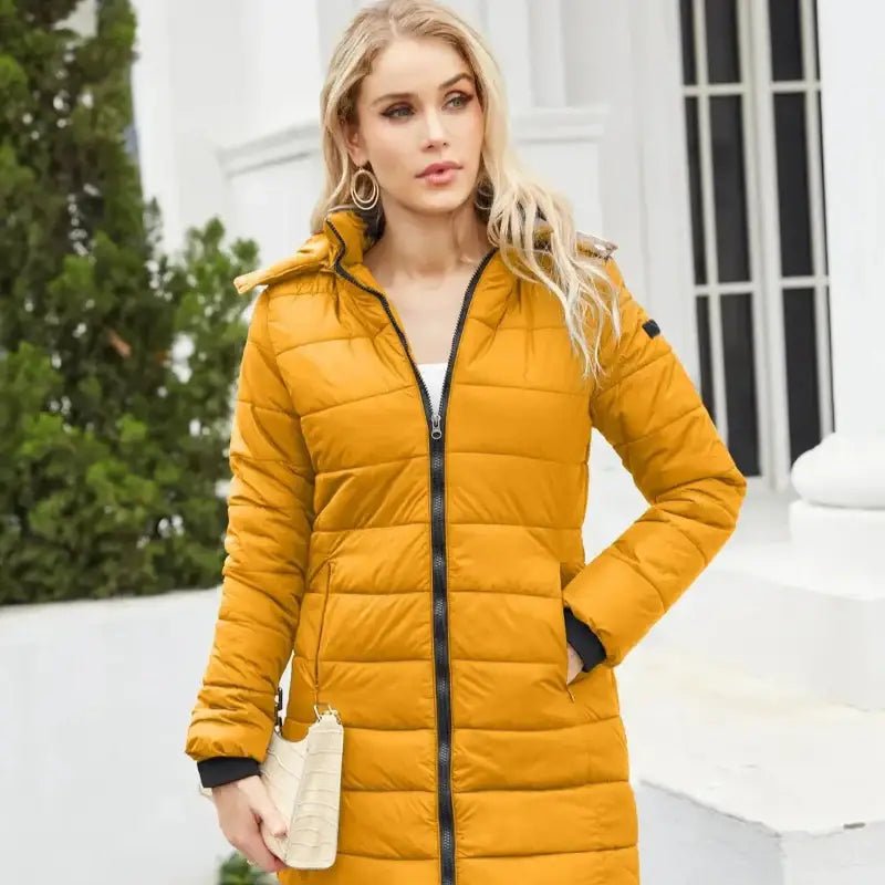 Parka femme imperméable vert militaire La Sentinelle avec capuche et coupe versatile.