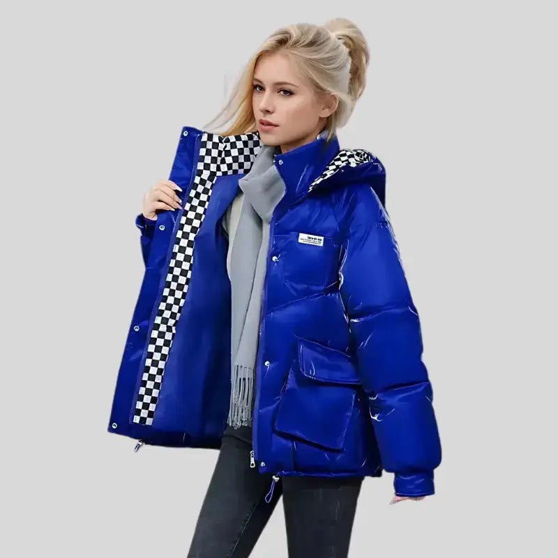 Parka chaude femme matelassée de couleur bleue avec doublure à carreaux, parfaite pour l'hiver.