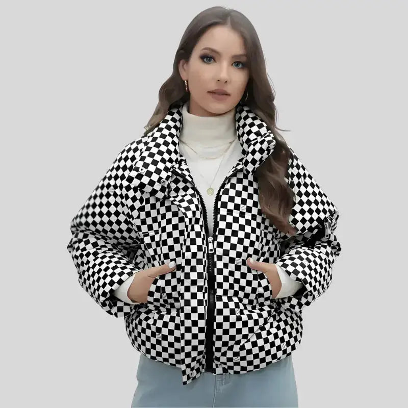 Parka chaude femme à carreaux, modèle stylé à motif damier noir et blanc, parfaite pour l'hiver.