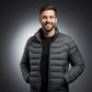 Homme souriant portant un parka doudoune homme avec tissu extérieur déperlant et style