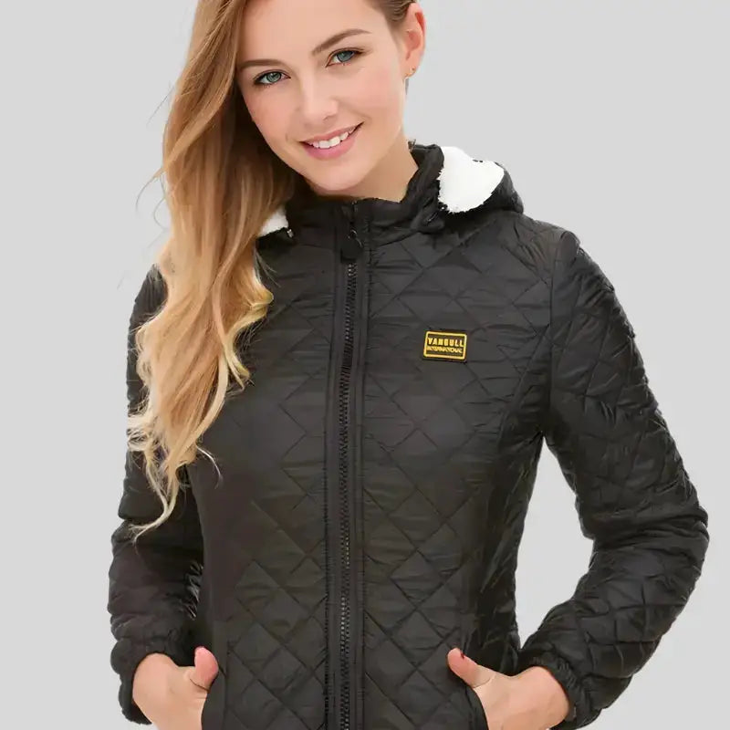 Parka femme chaude avec doublure matelassée, tissu extérieur déperlant et capuche en fausse fourrure blanche
