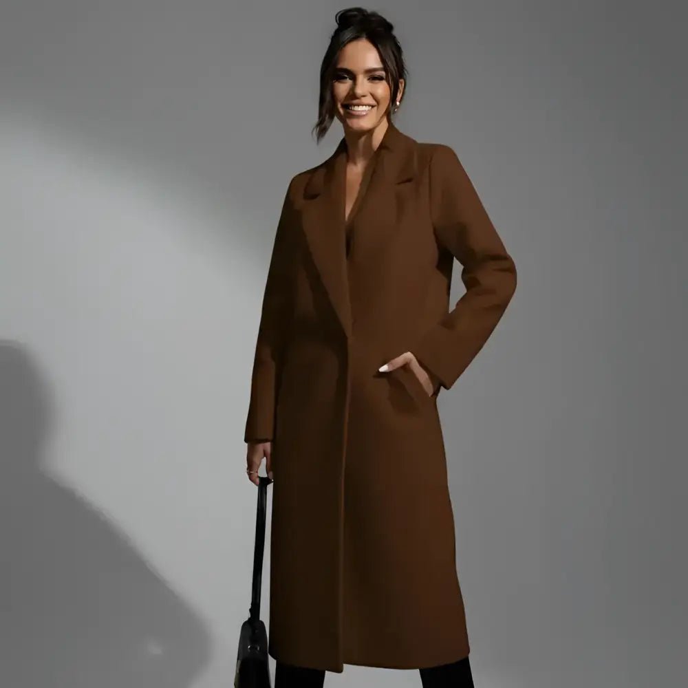 Parka femme hiver col tailleur de couleur camel, élégante et moderne, parfaite pour un look habillé.