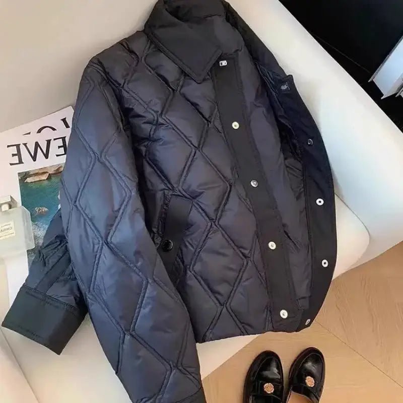 Parka femme courte bombardier en polyester matelassé, couleur noire, style urbain.