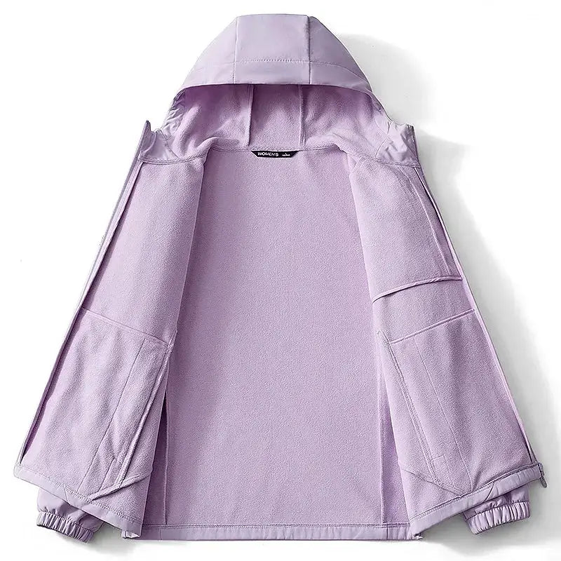 Veste en polaire lavande avec capuche et zip ouvert, parfait pour parka femme imperméable