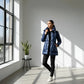 Parka femme longue bleu marine avec poches pratiques et rembourrage brillant