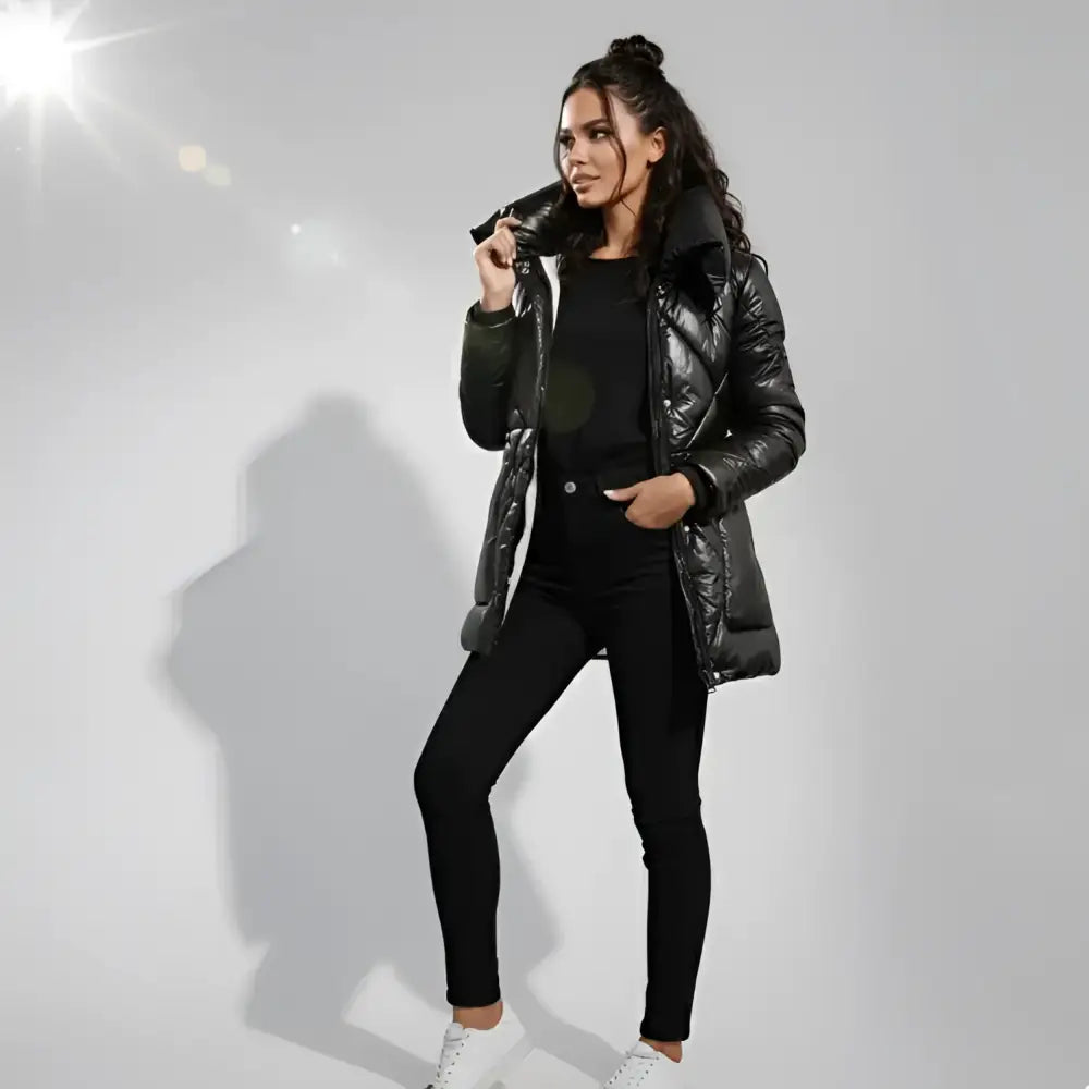 Parka femme longue bleu marine avec poches pratiques et manteau matelassé noir