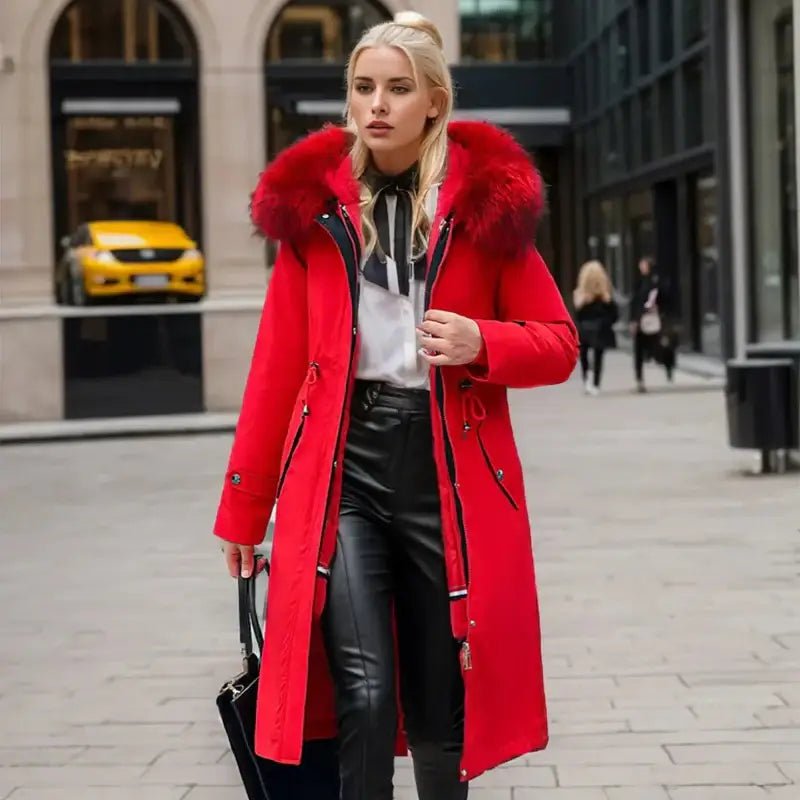 Parka femme hiver col fausse fourrure rouge avec capuche, très élégante pour les journées fraîches.