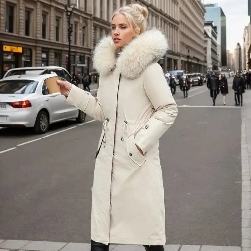 Parka femmes hiver beige avec col en fausse fourrure, parfaite pour allier élégance et confort en hiver.