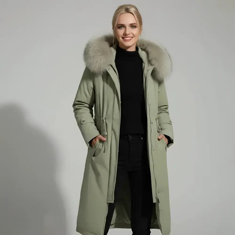 parka femme hiver col fausse fourrure couleur kaki sur modèle