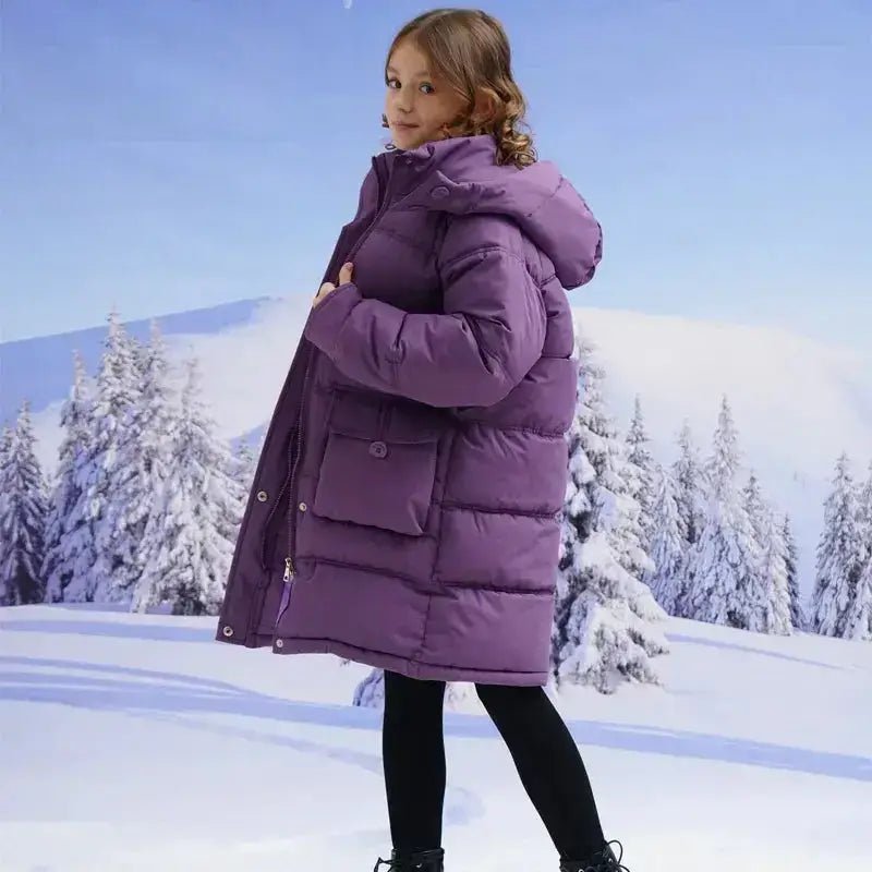 parka fille 12 ans à capuche couleur violet portée par une jeune fille en hiver