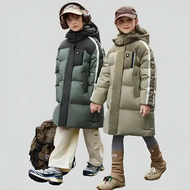 Parka fille 14 ans kaki à capuche portée par deux enfants, style décontracté et confortable en hiver.