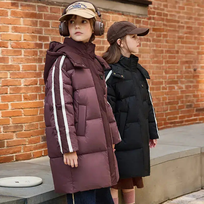 Deux filles portant des parkas fille longues, parfaites pour un manteau ado tendance