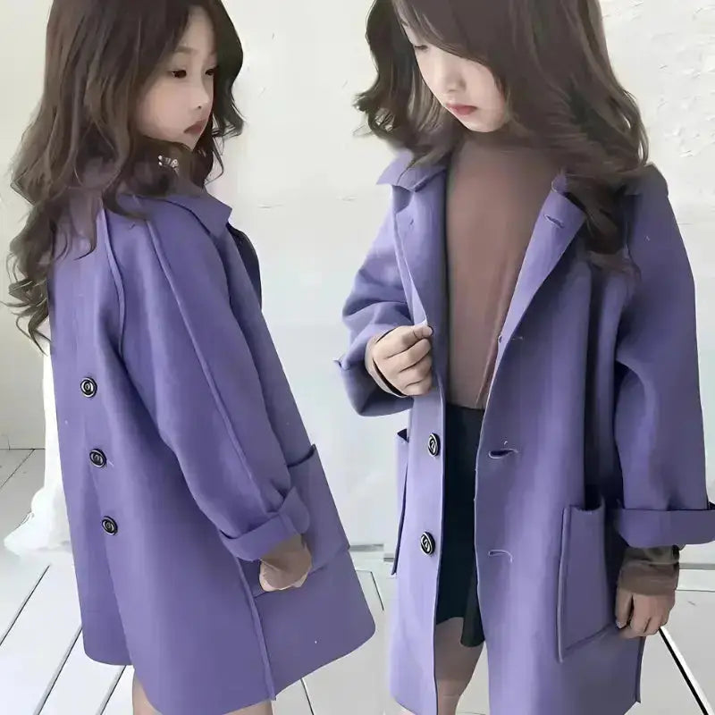 Deux jeunes filles portant des parka fille à style moderne pour activités quotidiennes