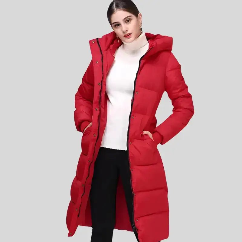 Parka grande taille femme matelassée rouge longue avec capuche, idéale pour l'hiver.