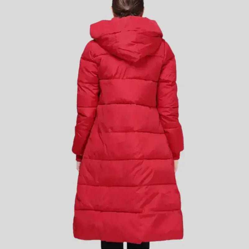 Vue arrière de la parka grande taille femme matelassée rouge – La Généreuse.