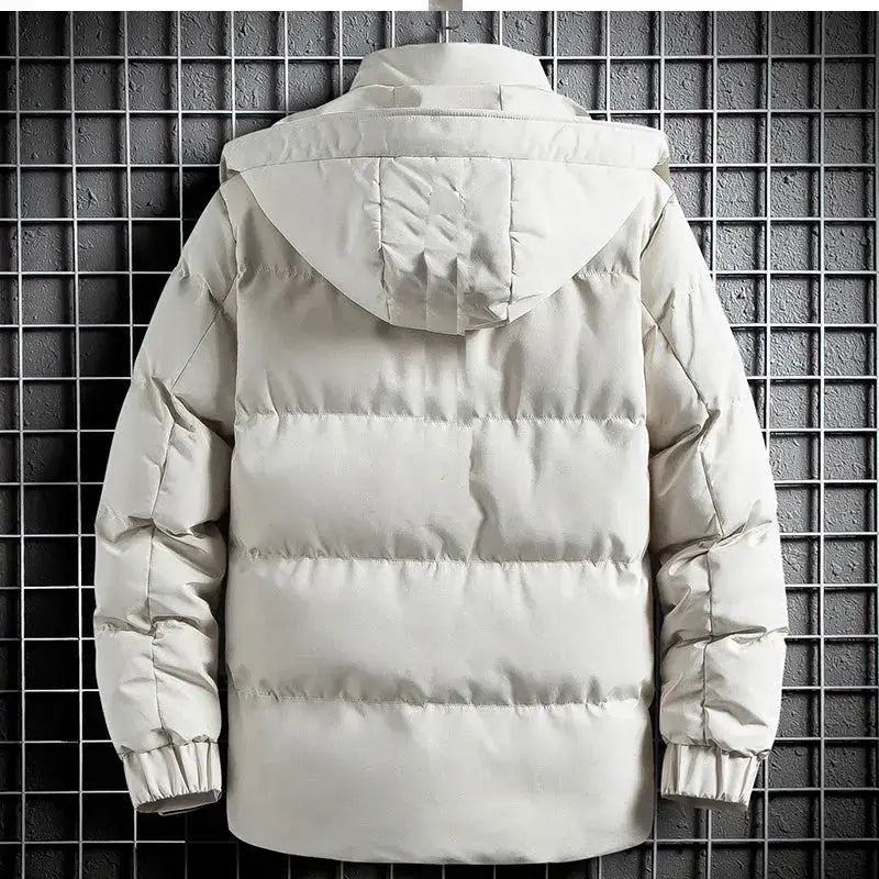 Parka hiver homme coupe bouffante vue arrière sur fond de grille.