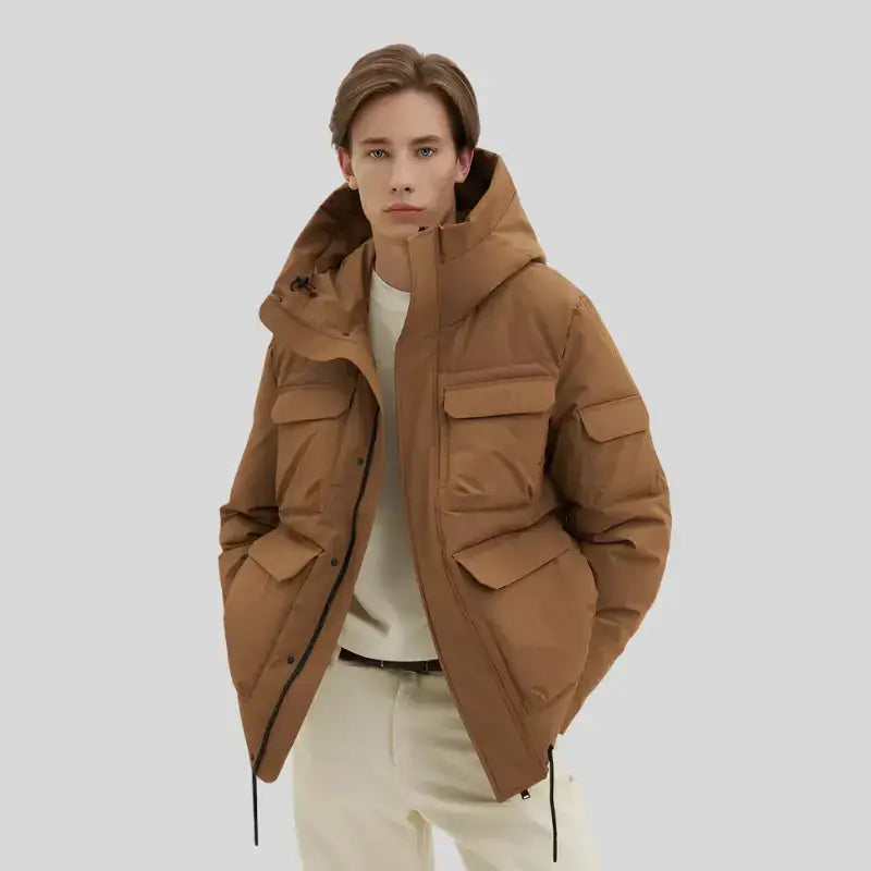 Parka homme marron avec capuche réglable et doublure intérieure, multiple flap pockets
