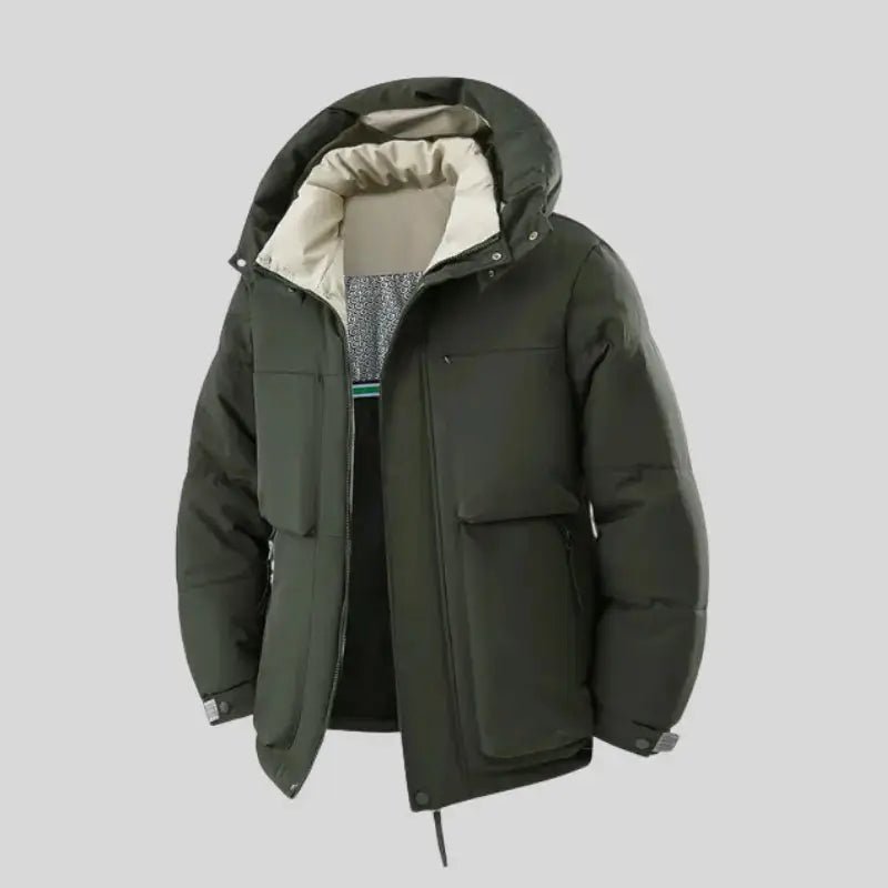 Parka homme sobre en tissu imperméable, style moderne avec capuche et poches pratiques.