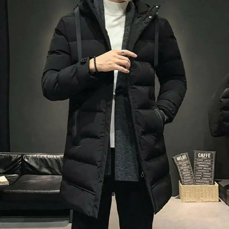 Parka homme chaude en tissu extérieur déperlant, coupe pratique, porté avec turtleneck