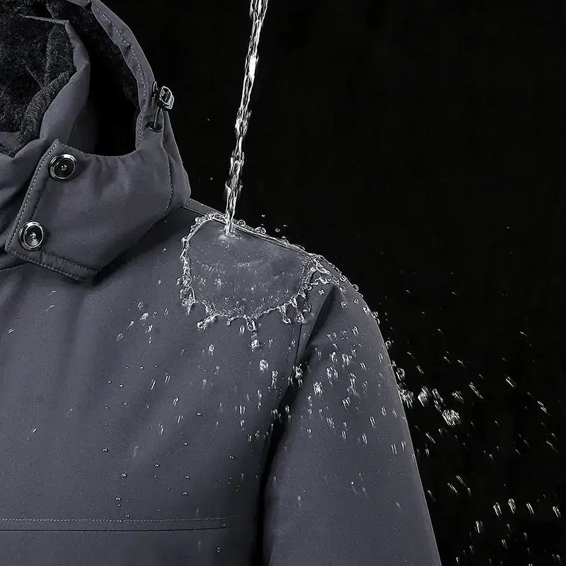 Parka imperméable homme avec doublure légère et capuche, idéal pour l’usage quotidien
