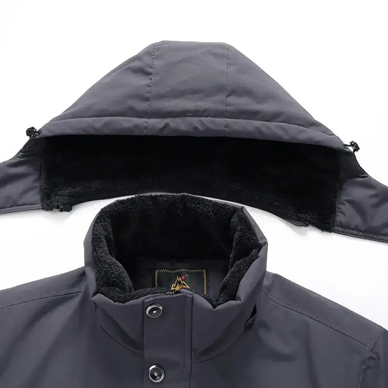 Parka imperméable homme avec doublure légère, capuche amovible et usage quotidien
