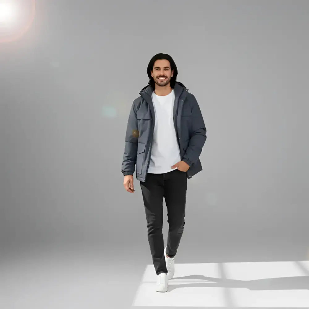 Homme portant un parka imperméable avec doublure légère pour usage quotidien
