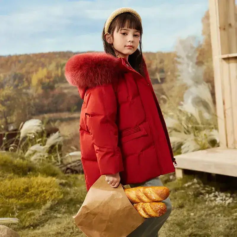 Parka imperméable fille noire avec capuche – La Téméraire, modèle rouge avec fausse fourrure, tenue d'hiver.