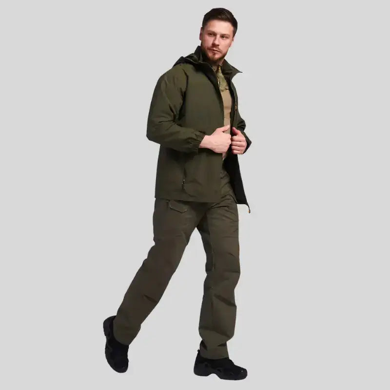 Parka K-Way Homme en tissu imperméable avec capuche réglable, vert olive foncé