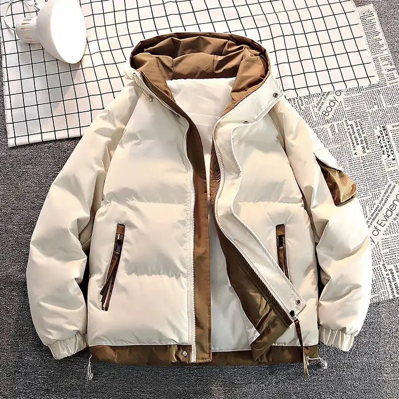 Parka kaki homme ajustée avec capuche et poches, design moderne et élégant.