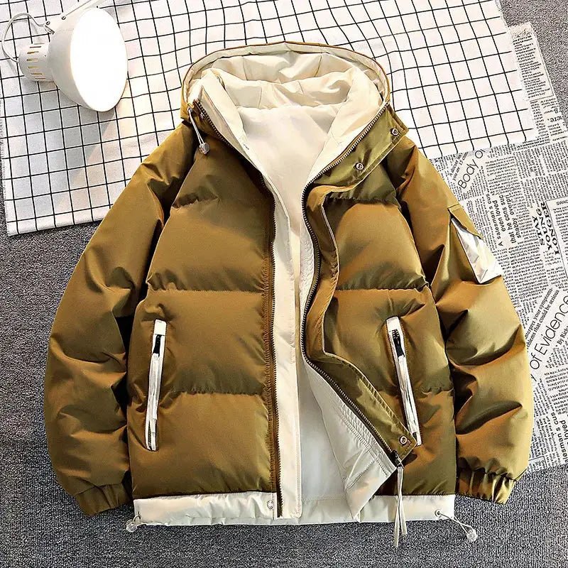 parka kaki homme ajustée avec capuche et design stylé, idéale pour l'hiver.