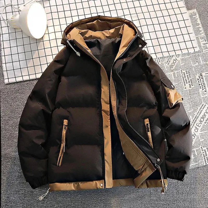 Parka kaki homme ajustée avec capuche, style moderne et coupe ajustée, idéale pour l'hiver.