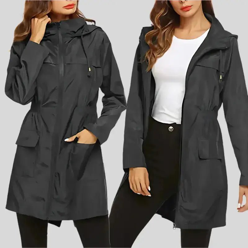 Parka femme déperlante légère en noir, modèle long pour journées de mi-saison, élégante et pratique.