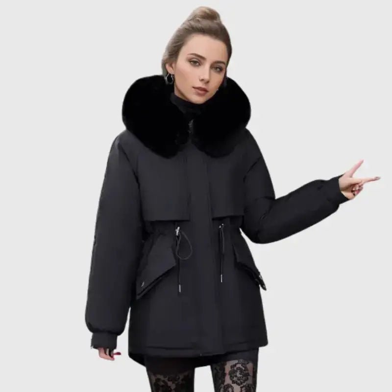 Parka femme longue col doux en noir avec un col en fourrure, parfaite pour les journées froides.