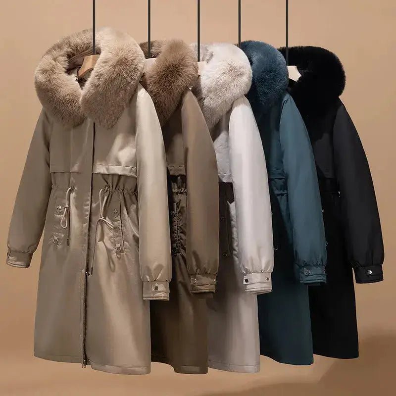 Parka longue femme en plusieurs coloris avec col en fausse fourrure, idéale pour les journées froides.