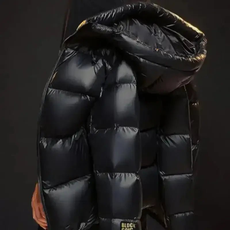 Parka longue femme imperméable noire avec capuche intégrée et design matelassé élégant