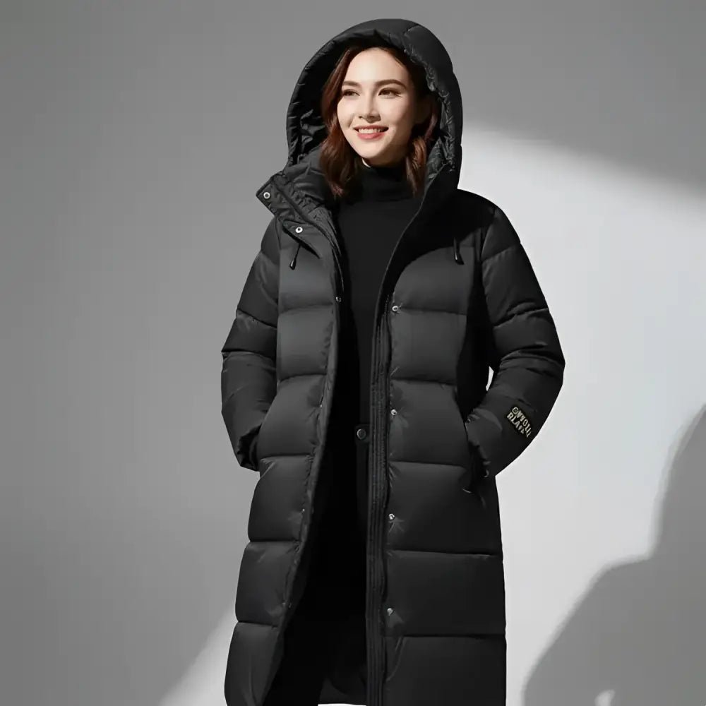 Parka longue femme imperméable noire avec capuche, idéale pour tous les jours sous la pluie ou le vent.