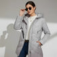 Parka longue pour femme en gris clair, style intemporel, confort optimal, détails quiltés
