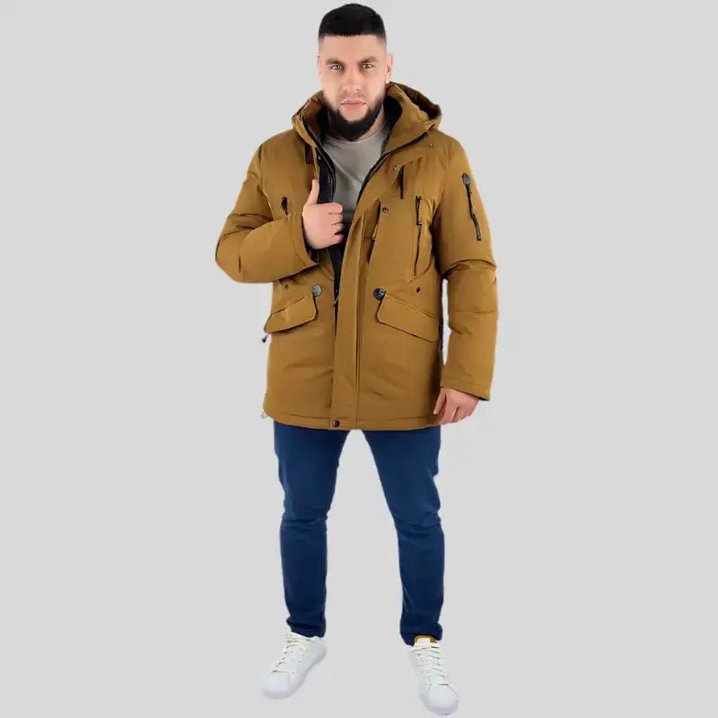 Parka grande taille homme à capuche Le Costaud en brun, ajustée pour les morphologies XL à 7XL.